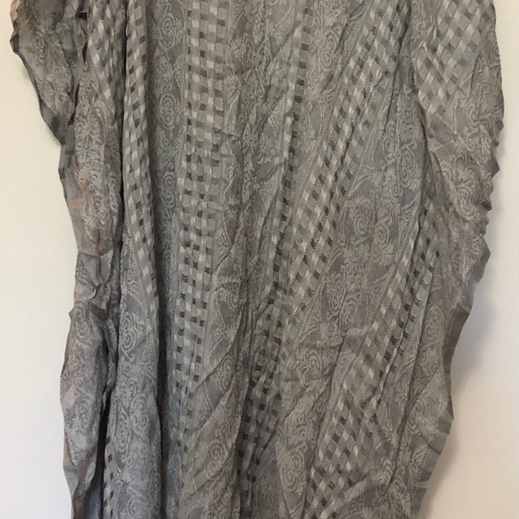 Vismaya Grey/White Pattern Shawl - Picture 2 of 4